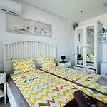 Paradiso 308-309 Private Apartment *